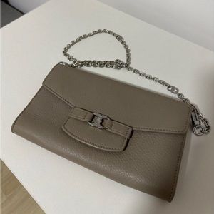 (Brand new) Tory Burch with Chain